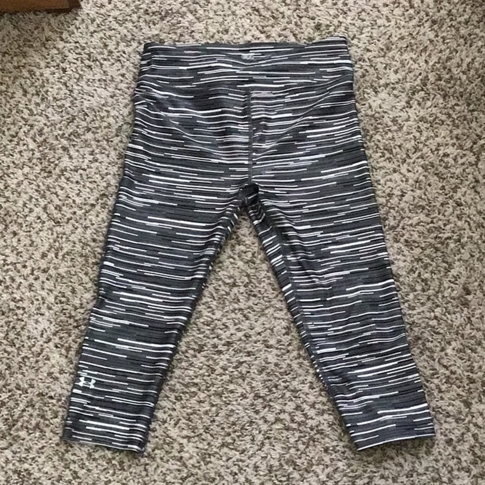 Under Armor Compression Capris Medium - image 1